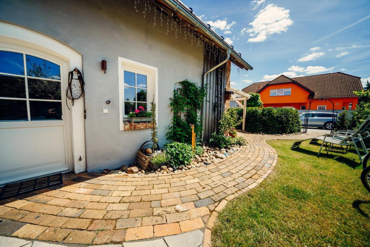 Altes Gewoelbe Mit Sauna Und Whirlpool Im Aussenbereich Elsterheide Exterior foto